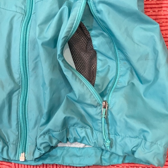 Columbia women’s medium  Turquoise windbreaker / light Raincoat - has STAINS - Picture 15 of 16